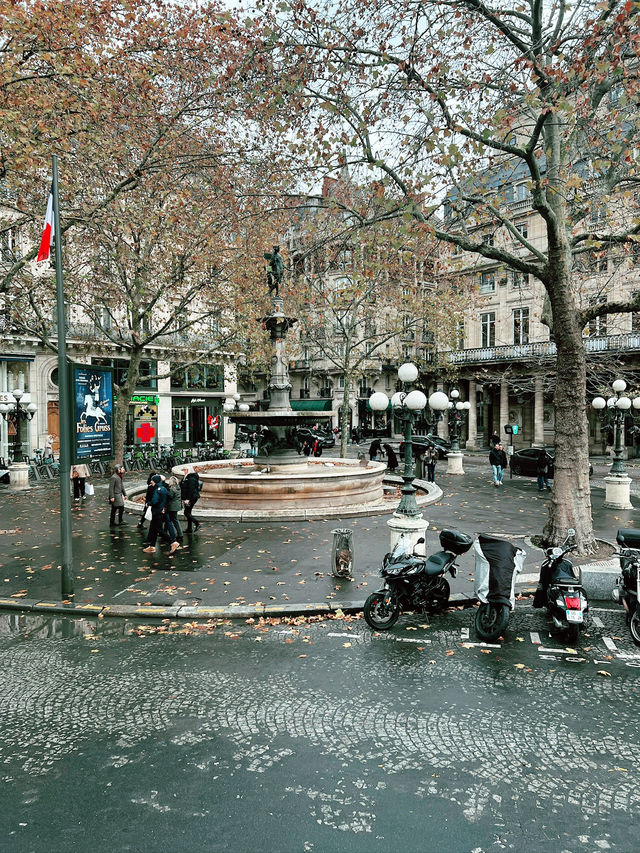 Paris’ Golden Triangle: Place Vendôme → Palais Royal → Louvre 🇫🇷 Paris’ Golden Triangle: Place Vendôme → Palais Royal → Louvre 🇫🇷