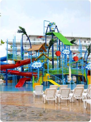 保加利亞陽光海灘水上樂園：保加利亞最大的水上樂園