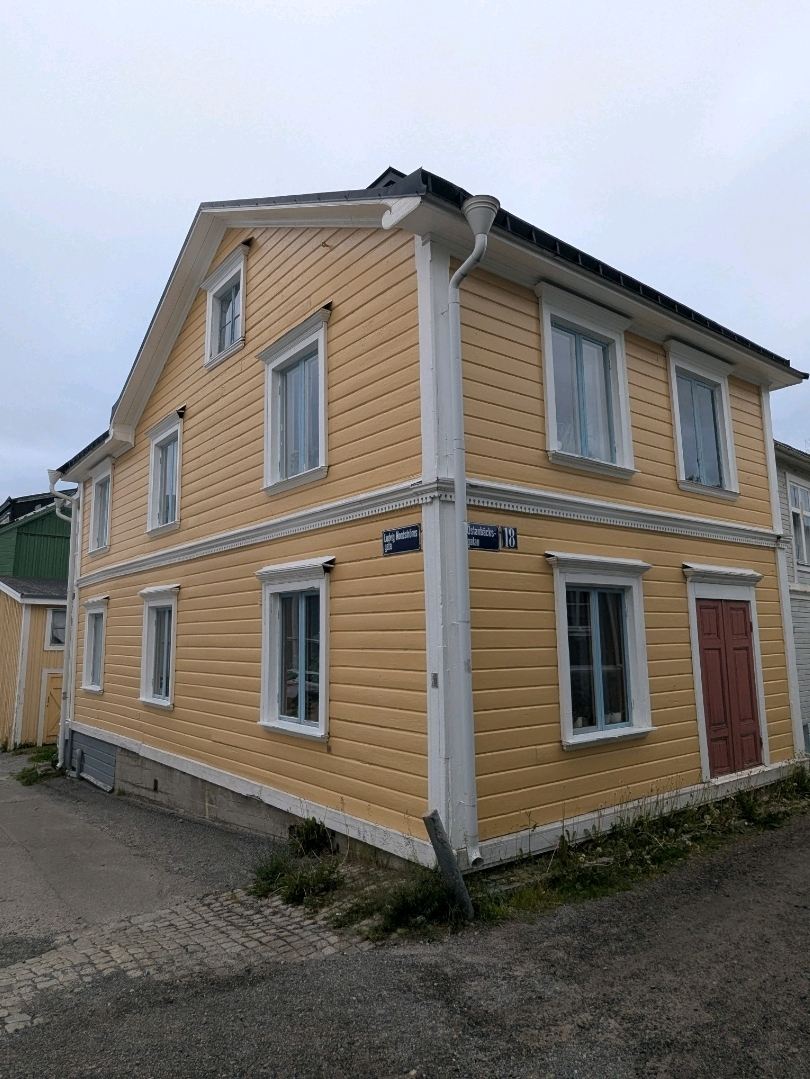 憧れのスウェーデン住宅：オークルカラーの魅力とタイムレスなスタイル