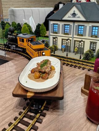 チュメニに新しいレストランが誕生！🚂