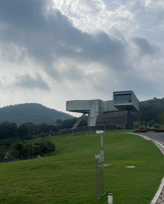 南京四方美術館：懸浮在空中的藝術殿堂，讓你領略建築與藝術