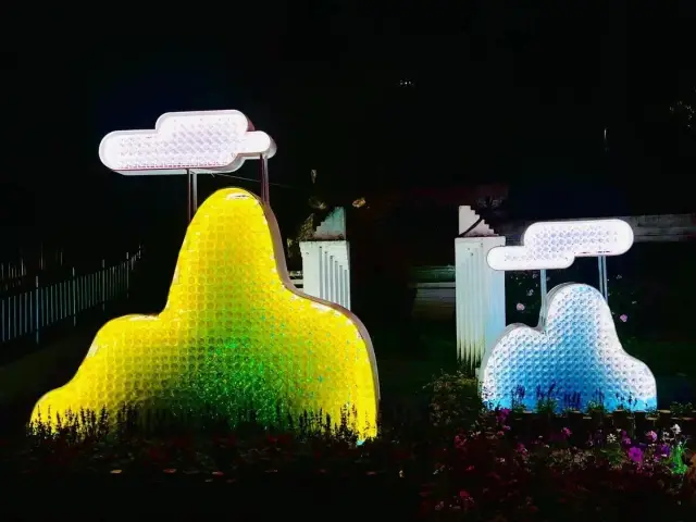 龍の年に広州で新年を迎え、夜は必ず越秀公園を散歩し、龍が行く