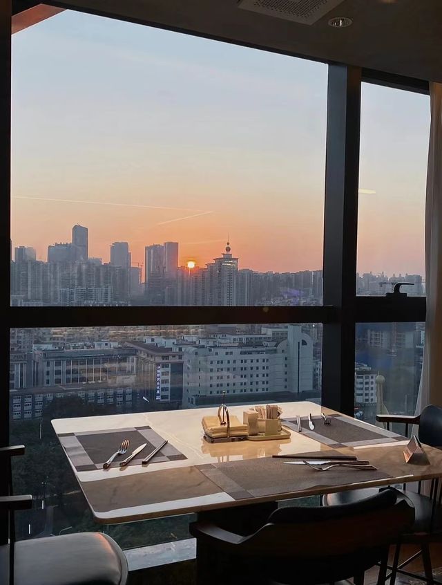 入住深圳寶安福朋喜來登酒店