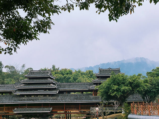 可以帶娃換裝拍照，有特色少數民族建築的廣西民族村，還免費