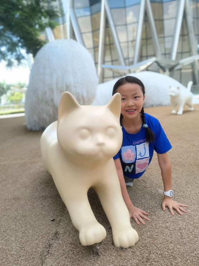 深圳灣萬象城巨型貓咪Miss Luna閃亮登場