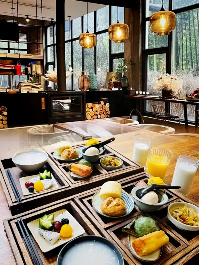 Of course, winter is the perfect time to soak in hot springs! The private bath B&B in Moganshan is wonderful