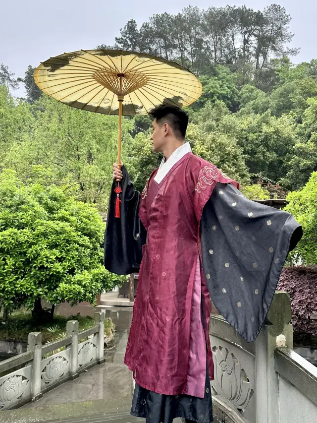 Stay at a hotel in Leshan and experience Hanfu🪭