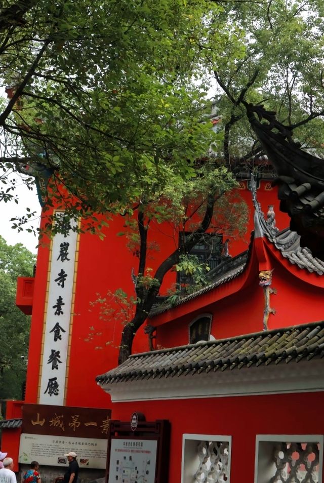 走進華巖寺，尋得心靈的寧靜