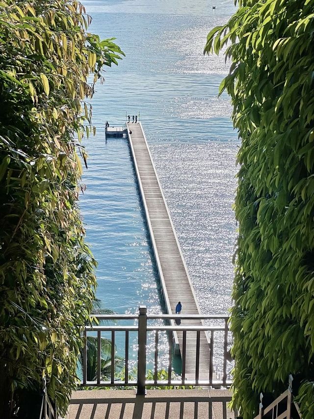 蘇梅島洲際酒店的海上棧橋每個月兩次變身限時酒吧，一定要去玩！