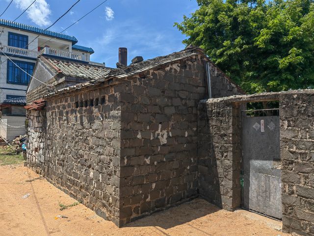 臨高縣昌拱古村。
