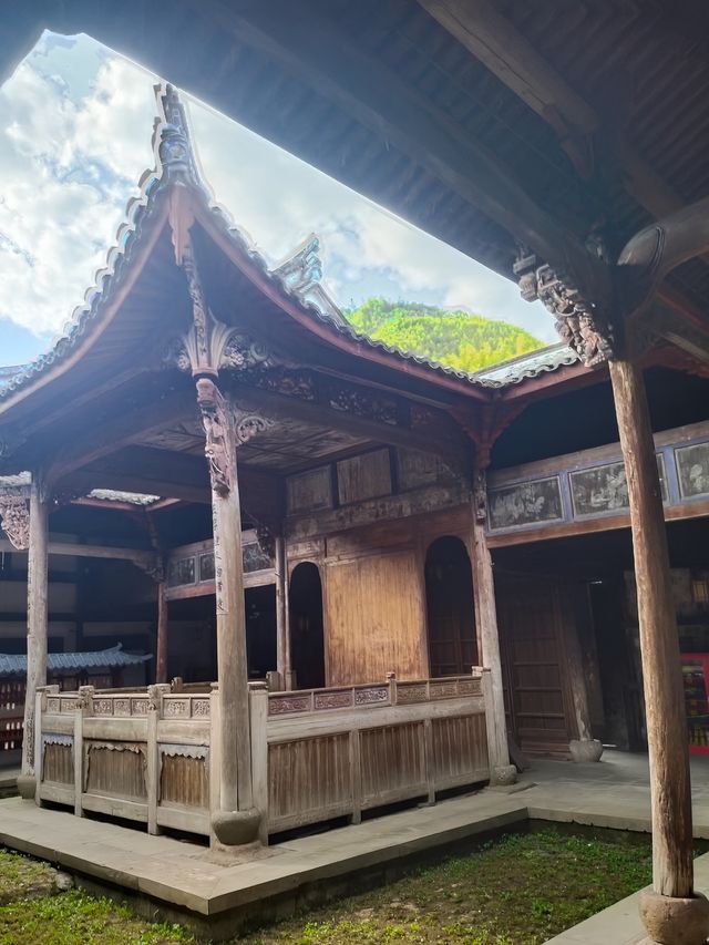 浙江古村落自駕遊~榉溪村 榉溪村位於浙江省金華市磐安縣南部，地處大盤山腹地，距離縣城安文38公里，榉溪。