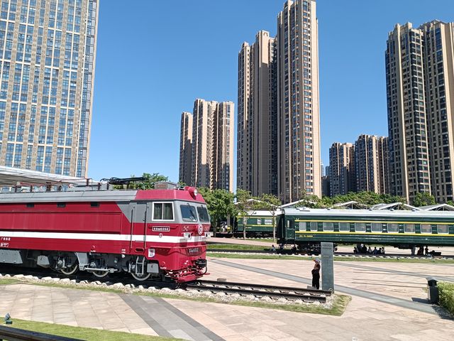 廣州鐵路博物館與濱水公園。