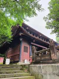 四川旅遊 | 開門見山第一寺–峨眉山報國寺。