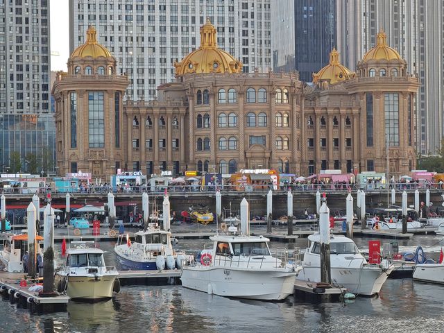 大連東港碼頭：玩海上運動和看海邊夕陽。