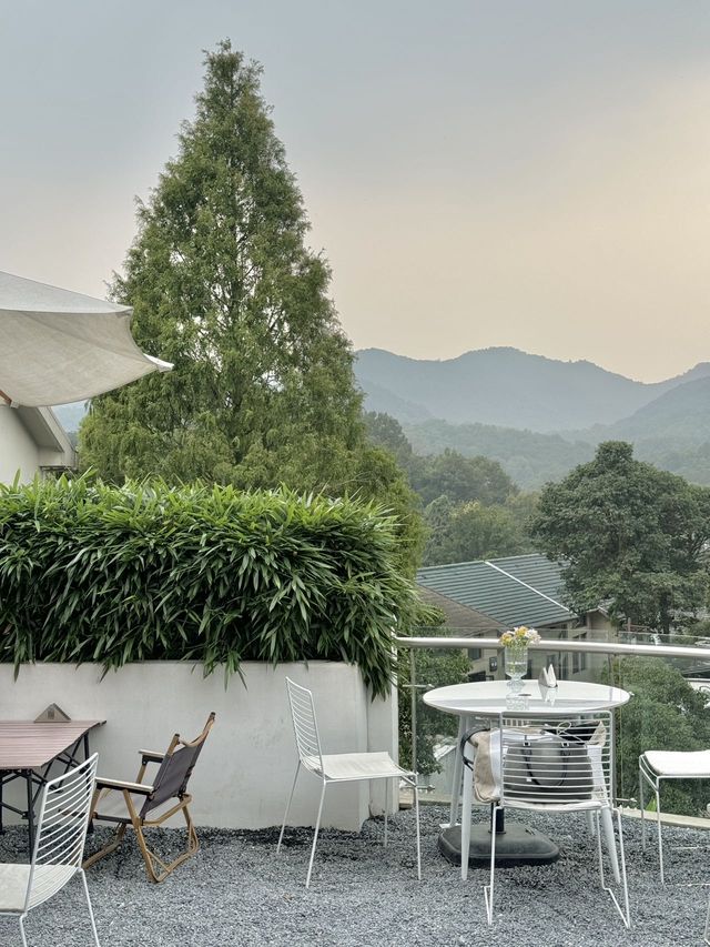 來杭州！一定要住山景民宿喝個下午茶……。