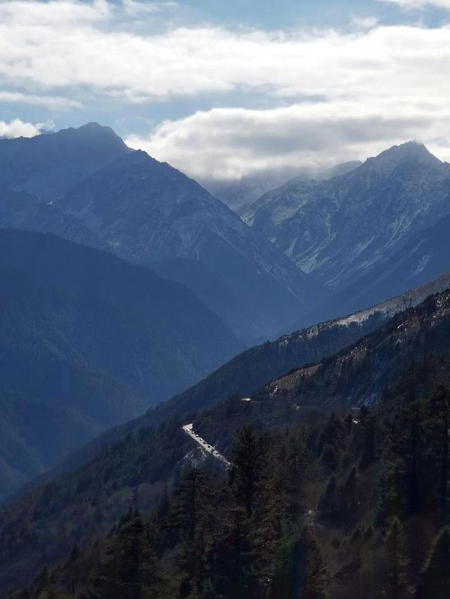 探秘巴朗山攻略大全：穿越雲海，邂逅自然奇觀之旅。