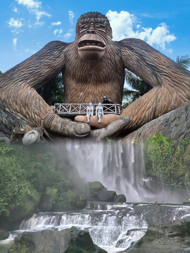 宛如大地遺落的夢幻之境，滿是歲月沉澱的韻味。