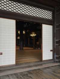 京都｜東本願寺的黑金之美。