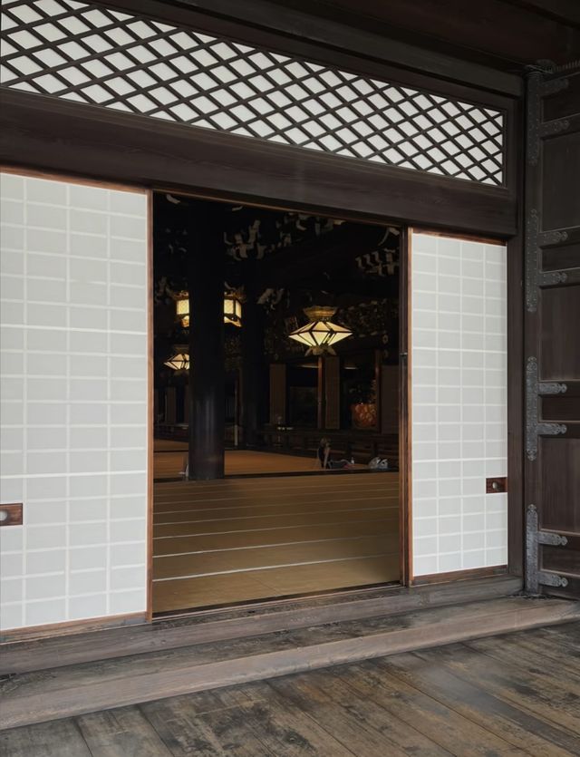 京都｜東本願寺的黑金之美。