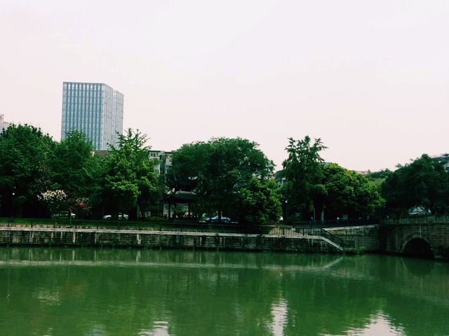 Roaming Chengdu: City Channels