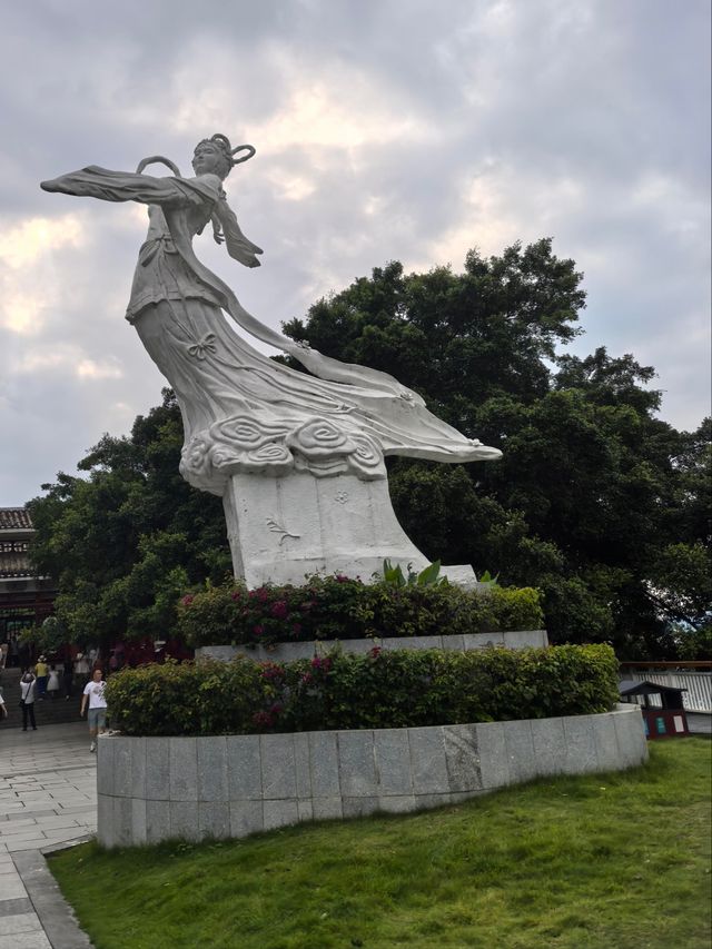 河源萬綠湖——潛入99%透明的翡翠湖