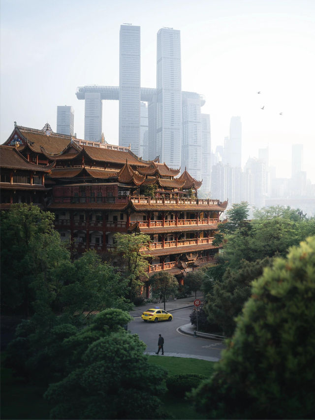 📸 Chongqing’s Cyberpunk Aesthetic Is Truly Top-Tier‼️