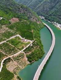 湖北絕美水上公路，山間吸氧