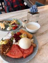 【香港機場Priority Pass Lounge大比拼！邊間抵食又好坐？】
