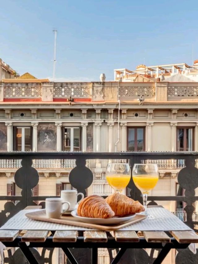 巴塞隆拿🇪🇸聖家堂旁嘅靚露台Airbnb！