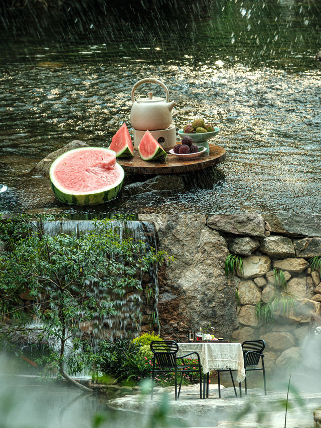 安吉避暑躺平天花板！山頂Villa將山野瀑布搬進夏天