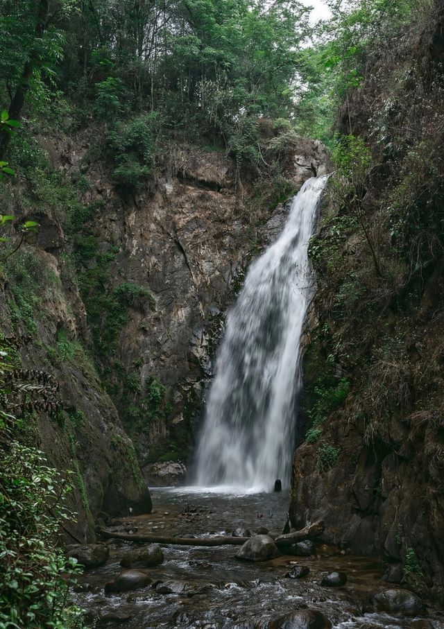 臨滄秘境｜五老山瀑布下偶遇彩虹！雲南小眾森系天花板  五老山C位出道！原始森林+飛瀑銀河美到窒息
