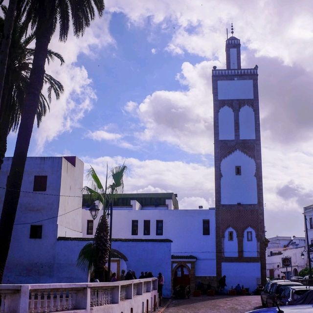 Casablanca’s Hidden Alleyways – Stories Behind the Walls 🌿