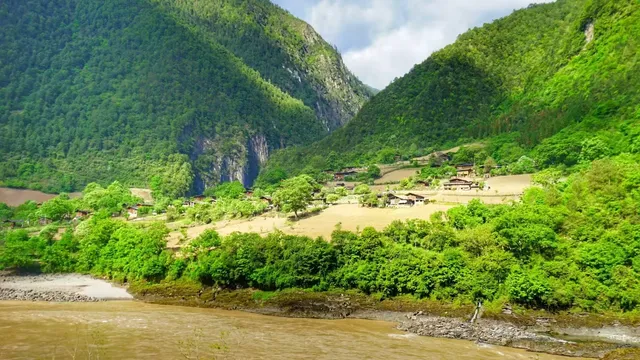 丙中落神秘霧裡村