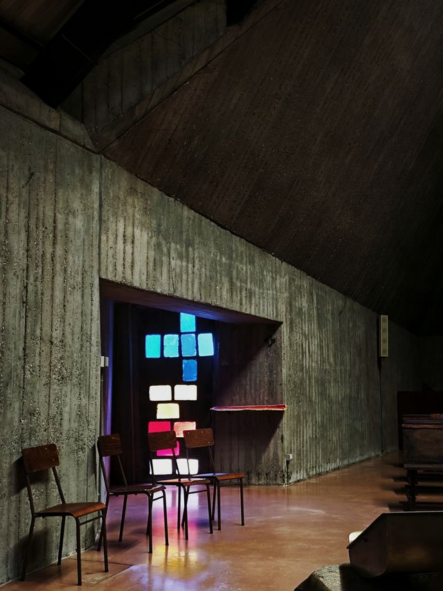 米蘭小眾粗野主義三角教堂 米蘭小眾粗野主義三角教堂