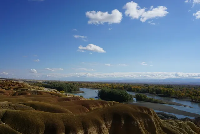 阿勒泰美翻的五彩灘