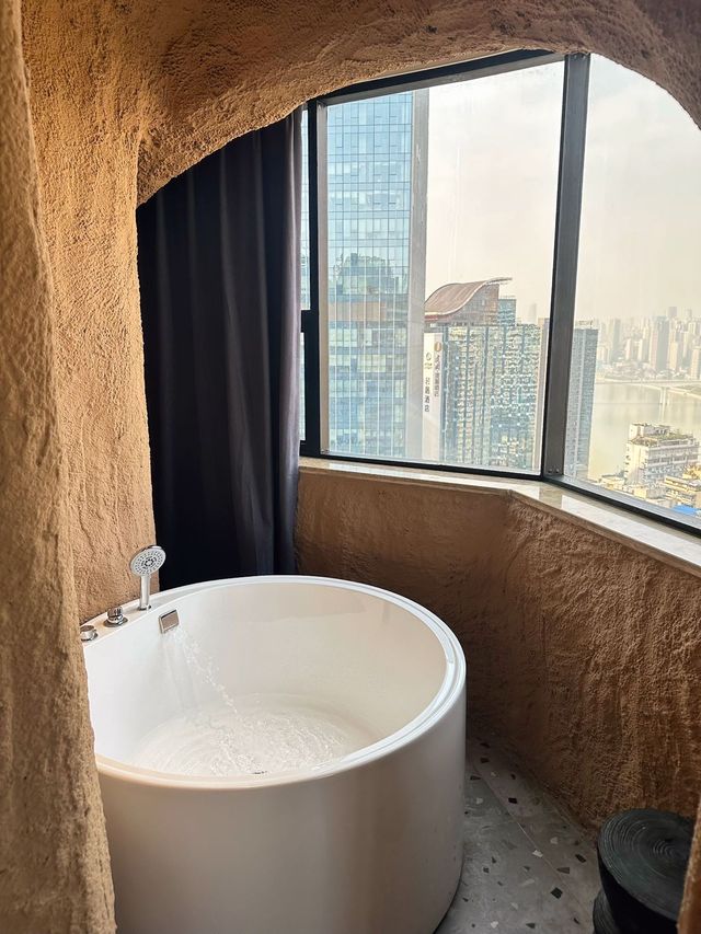 解放碑酒店天花板 體驗洞穴風江景浴缸! 解放碑酒店天花板 體驗洞穴風江景浴缸!