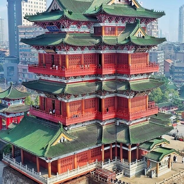 南昌作為歷史文化名城,擁有眾多著名旅遊景點。我從歷史文化價值 南昌作為歷史文化名城,擁有眾多著名旅遊景點。我從歷史文化價值