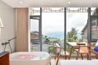 堂安侗寨這家觀景民宿直接把「住進風景裡」