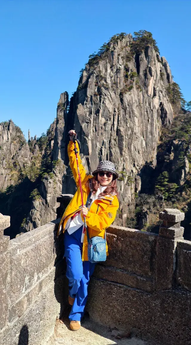 爬黃山，這些裝備和姿勢，明豔出片又實用！
