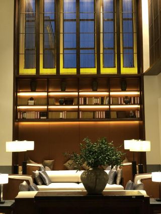 ได้พักอยู่ในภาพวาดจากยุคฤดูใบไม้ผลิและฤดูใบไม้ร่วง! โรงแรมนี้สุดยอดมาก!