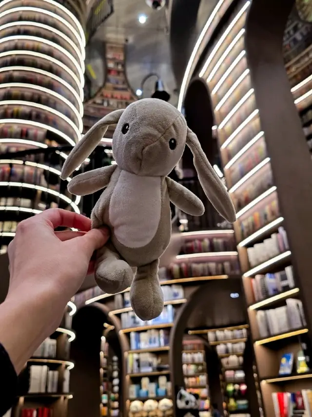 Dujiangyan Zhongshuge Bookstore in Chengdu.