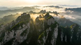 Qifeng Mountain in Nanyang (also known as Qifeng Mountain Ecological Tourism Area in Fangcheng District) is a national 4A-level scenic area, hailed as "the head of the Funiu Mountains and the summit of Yuzhou." This customized itinerary for you...