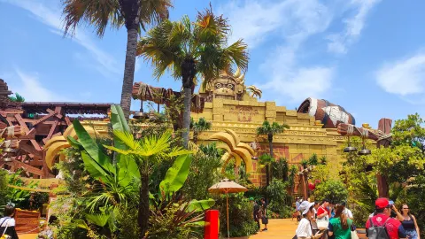 A Thrilling and Well-Organized Day at Universal Studios — traveler post in Rust