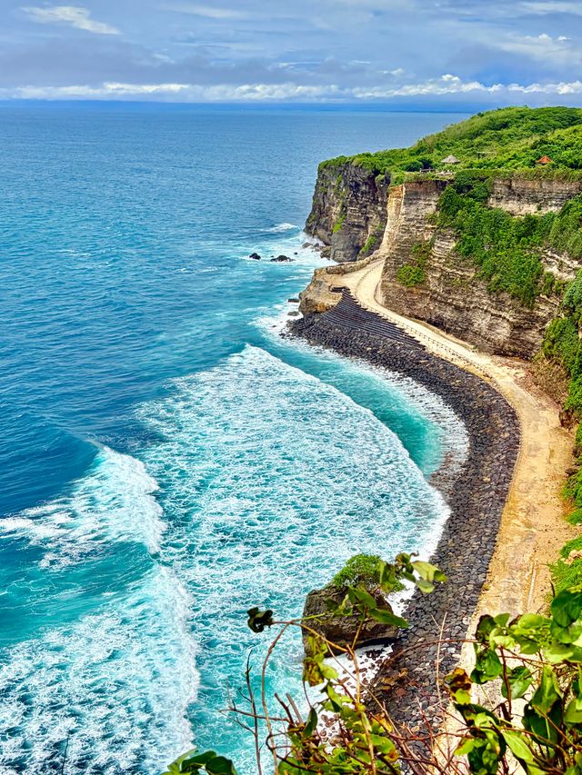  巴厘島烏魯瓦圖超全旅遊攻略｜懸崖日落+海灘美景+保姆級指南