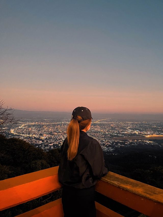 노을과 야경을 한번에! 치앙마이 인생샷 포인트🌅