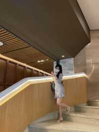 이색적인 수영장과 로비가 예쁜 ‘몬드리안호텔’