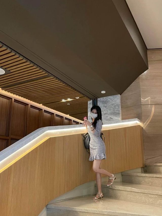 이색적인 수영장과 로비가 예쁜 ‘몬드리안호텔’