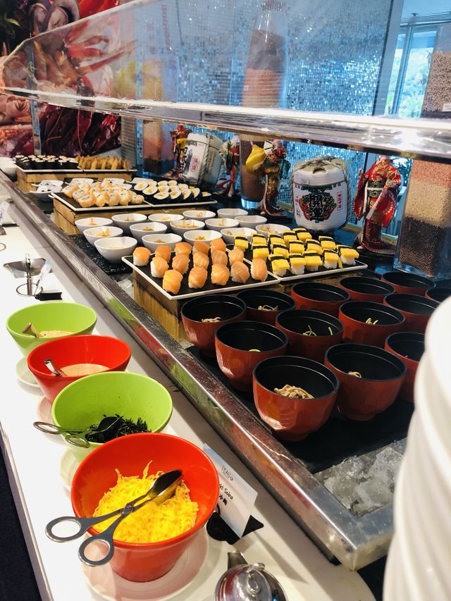 不同種類小食，價錢便宜