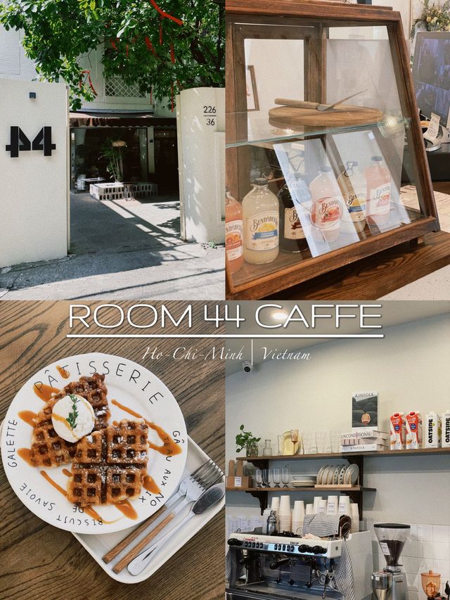 ROOM 44 Caffe โฮมคาเฟ่ใกล้สนามบินเตินเซินเญิต