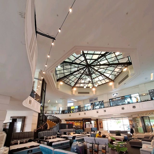 ⚓️ Shopping by the Sea: Straits Quay